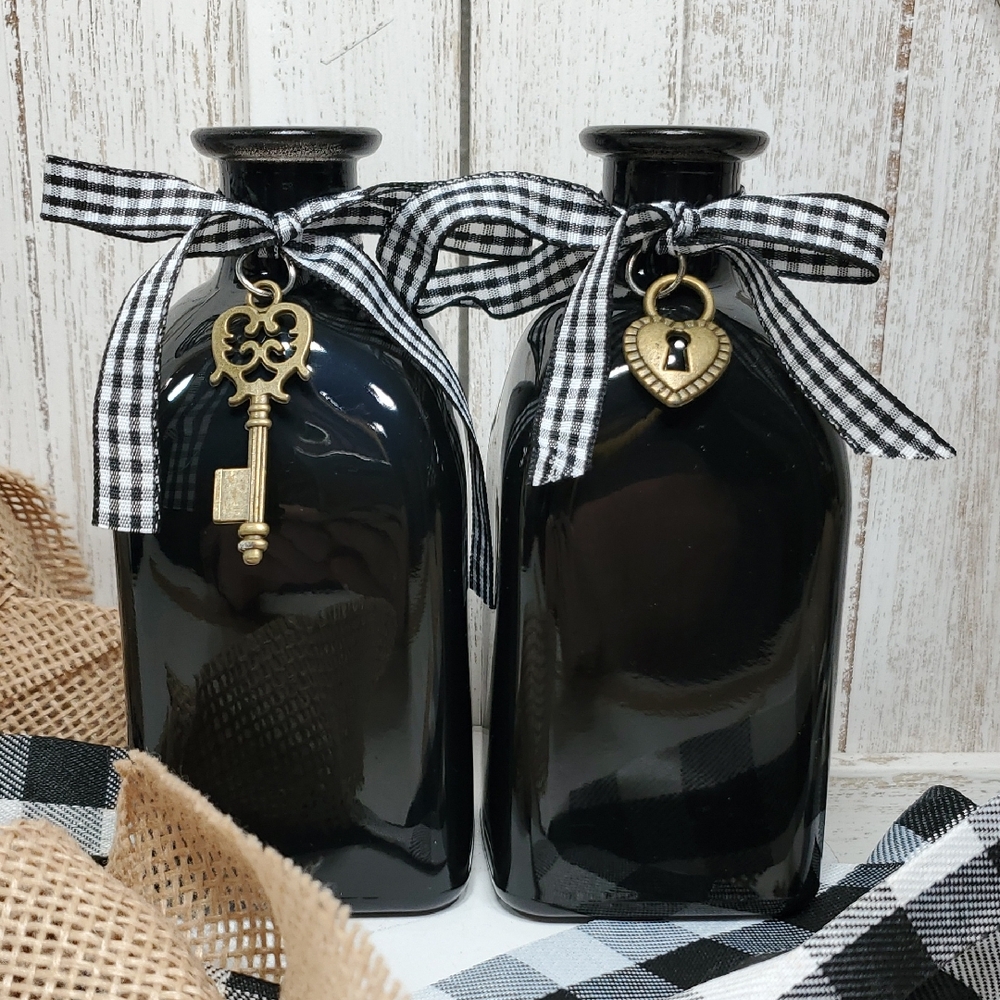 NEW Black Bud Vases Buffalo Plaid Ribbon with Key & Heart Charms Country Bottles